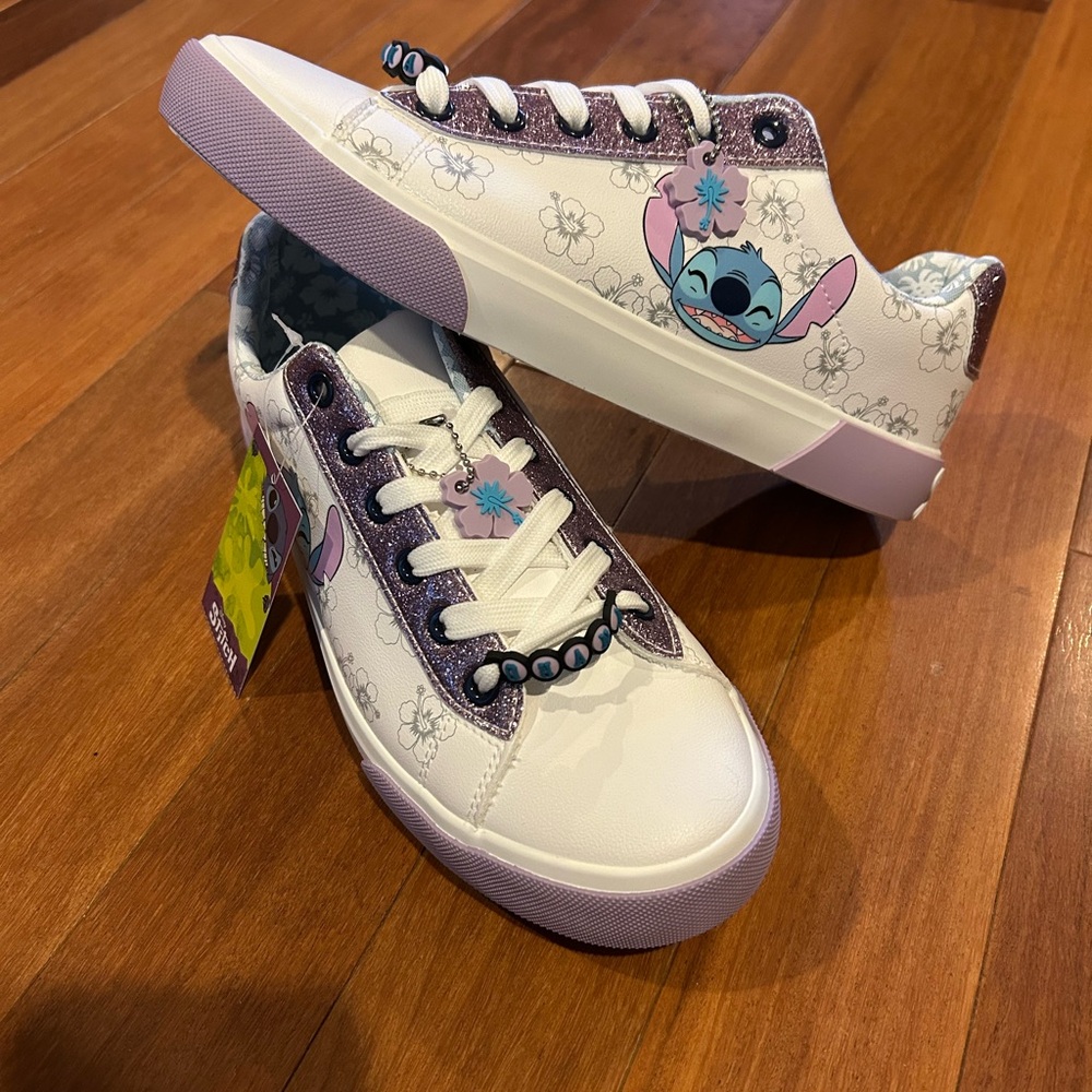 Disney Stitch Women's Low Top Lace Up Sneaker size 8.5